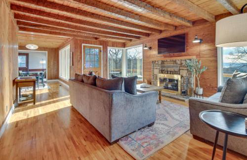 Henderson Cabin with Deck and Scenic Lake Views! - Foto 4