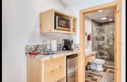 #2 Cottage Like Suite With Private Hot Tub - Photo 9