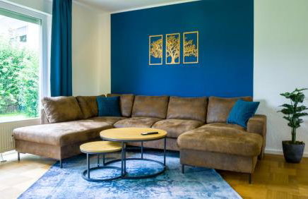 Groß, Modern, Zentrumsnah mit Parkplatz und Garten - Photo 1
