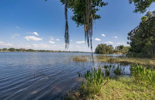 Lake Placid Home Boat Parking and Clubhouse Access by RedAwning - Foto 60