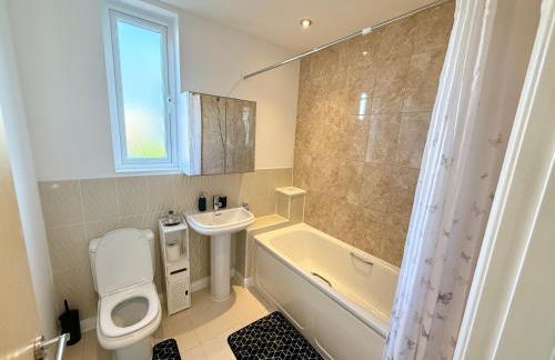 3 bedroom house with free parking - Foto 6