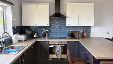 Luxurious, Unique & Elegant Cottage with Hot Tub - Foto 5