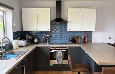 Luxurious, Unique & Elegant Cottage with Hot Tub - Foto 5