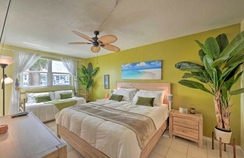 Relaxing Waterfront 2-Story Retreat with Pool Access - Foto 6