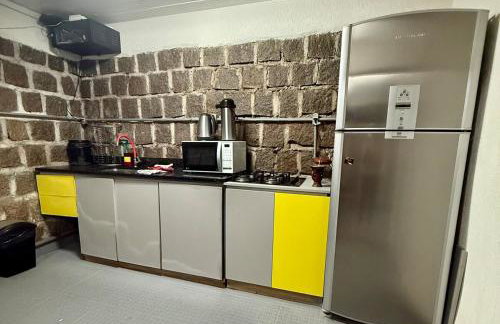 Apto surfe perto de tudo, mercado, barzinhos, farmácia, shopping - Foto 2