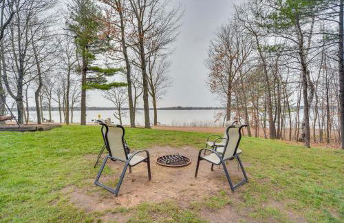 Modern Log Cabin with Rec Room, Steps to Lake! - Foto 41