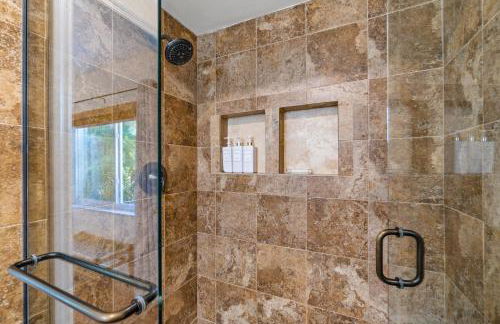 Across from Beach- 3 Master Suites, Heated Pool & Spa, Tanning Ledge, Golden Tee - by Maven Vacation Rentals - Foto 29