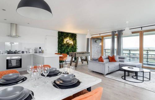 Luxury 2 bed, Central, Free Parking, Smart TV By Valore Property Services - Photo 13