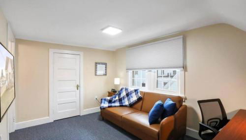 Patty's Place - Private and Convenient EV-Friendly Apartment near Downtown - Foto 2