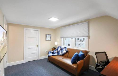 Patty's Place - Private and Convenient EV-Friendly Apartment near Downtown - Foto 2