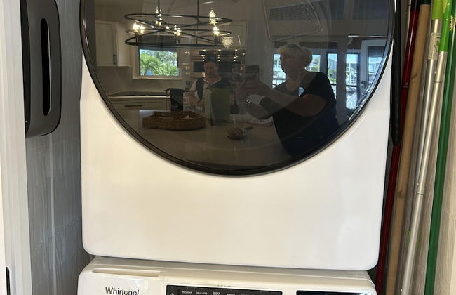 Beautiful Updated Stilted Home Makes For A Super Getaway. 3 Bedroom Home by RedAwning - Foto 37