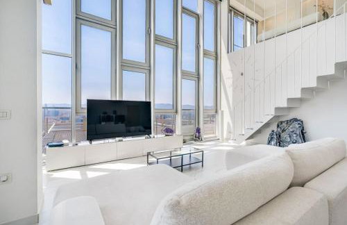 Penthouse With The Best Views! - Photo 21