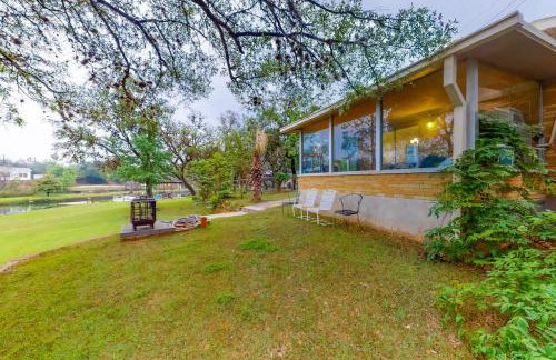 Wonderful Lakefront Home with Yard, Water Views, Central AC, WiFi, Private W/D - Foto 24