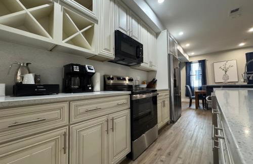 LUX Spacious Townhouse 4BR in DC - Photo 30