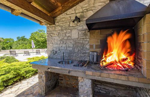 Casa 42 pet friendly for 9 people in Central Istria with salt - water pool - Foto 5