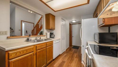 Quiet 2-Bedroom Condo with Garage and Fast Wi-Fi - Foto 5, stove, dishwasher