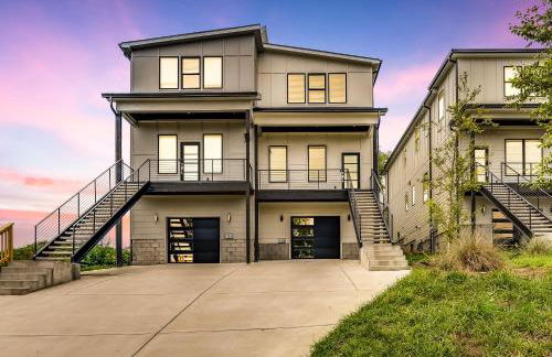 Nash House & Bars of Broadway with Patio Bar and Views! 8min Downtown! Sleeps 12! - Foto 40