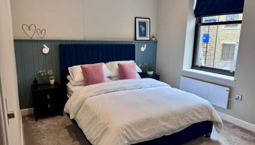 Central 2-Bed Apartment with Balcony & Parking - Foto 2