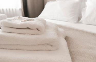 GELI Homes L1 - 2x Zimmer, 2x Kingsize Bett, 1 bis 4 Personen, Parkplatz, TV, Wifi, top Küche, Kaffee, Tee - Foto 8