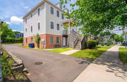 Gorgeous Waterfront 2 Bedroom 1 Bath Modern Home. - Foto 14