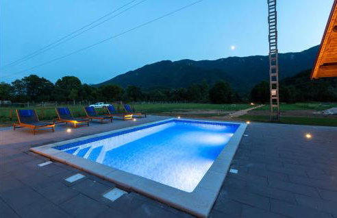 Luxurious Home In Brusane With Sauna - Photo 12