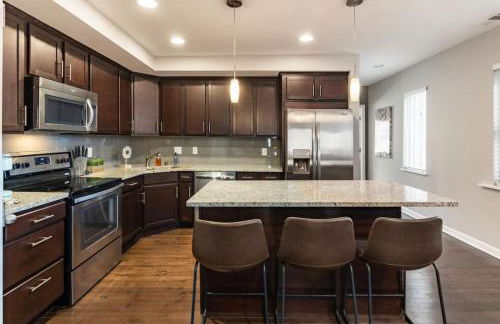 Two Comfy Condos Near City Center OTR UC Zoo - Foto 31