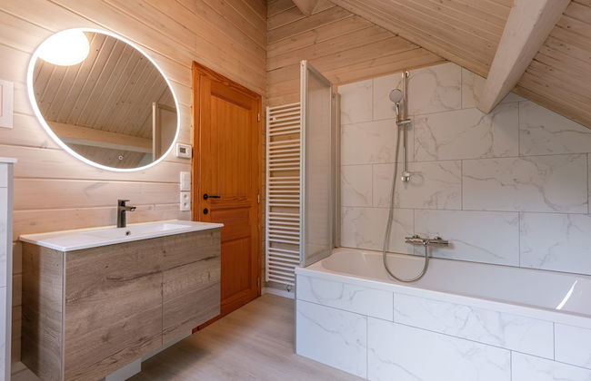 Huswell - Tranquil Retreat Cozy Chalet in the Heart of Urse - Photo 8