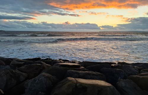 Driftmark Beachfront location Aberavon Beach Sea Views Large Driveway parking private site fibre optic wi fi - Photo 27