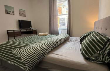 ResiLets Barnard St NEW Large 4 Bed House, Contractor Stays, Central - Foto 14