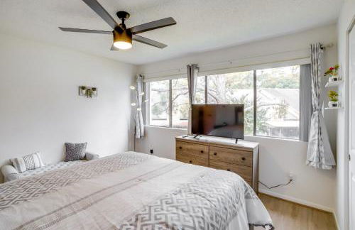 Chic Montgomery Condo with Balcony and Pool Access! - Foto 16