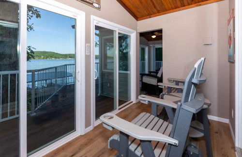 Lakefront Family Home Private Dock with Huge Views - Foto 17