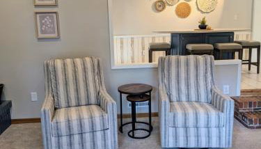 Walk to K-State, Sleeps 12, Pool Table, Hot Tub - Foto 3