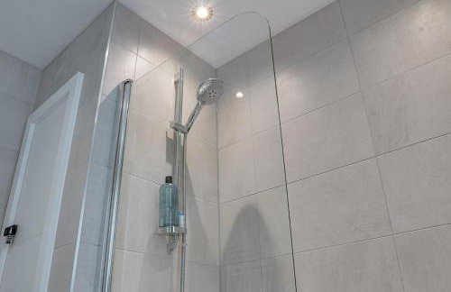 Sleek 4BR Townhouse - Rooftop - Hot Tub - Foto 36