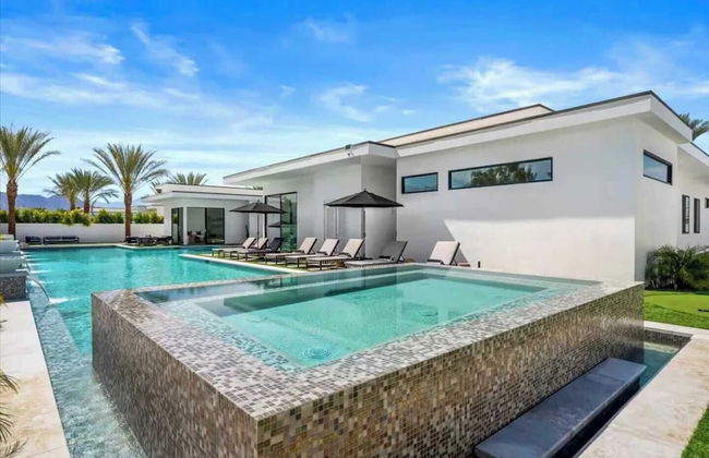 Sleeps 20 7-bedroom Villa w/ Pool, Putting Green & Hot Tub Bravo Villa #11 by Avantstay - Foto 16