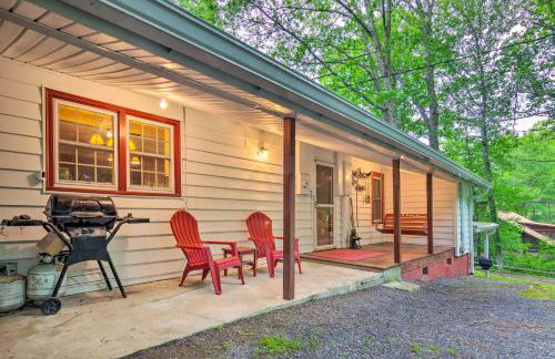 Fire Pit & Porch! Rustic Linville Falls Cottage - Photo 2