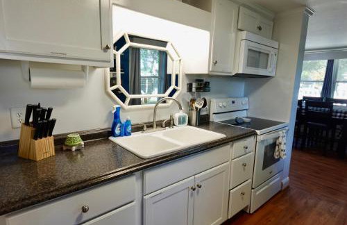 White Picket Fence - EV Charger! - Foto 8