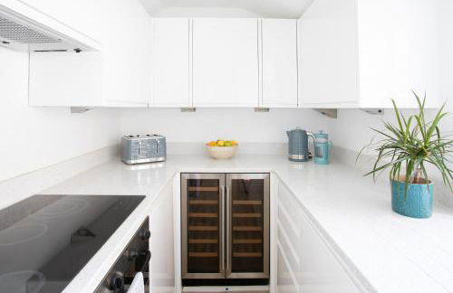 Number 42 by The Butler Collection - Foto 8