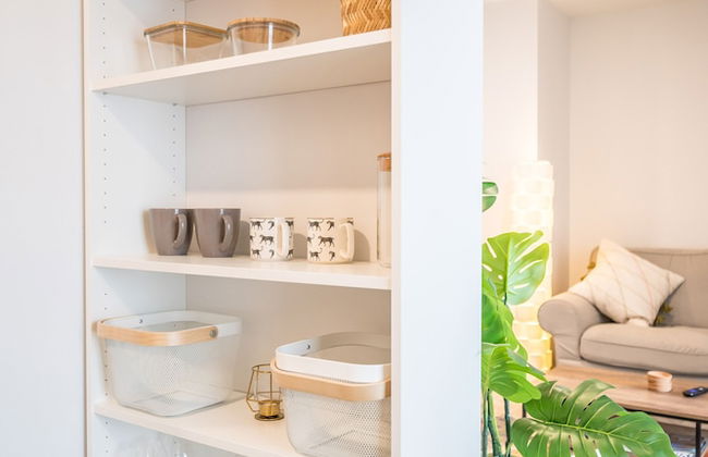 Cozy Fully-Equipped 2 Bedroom Suite - Photo 14