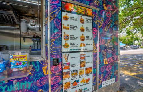 Bright 2BR Condo with Breathtaking Ocean View - Foto 21