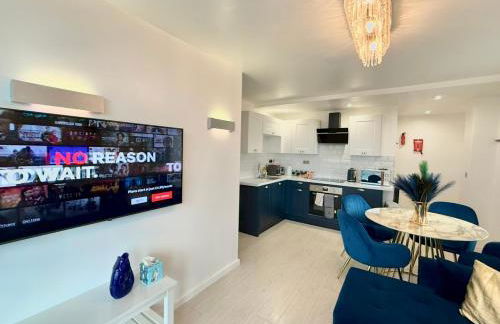 Award Winner of 2026 &2025 traveller & Best guest rated apartment, two bedroom, #1 Leeds city centres most central location, Great 180 degree views,balcony , PARKING onsite, Netflix & WiFi - Foto 47