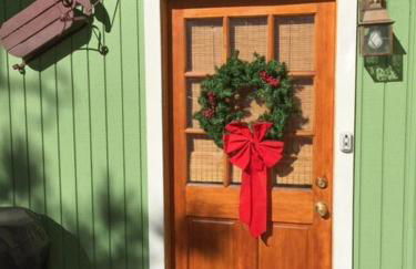 Spacious cozy chalet huge deck over seasonal creek - Foto 39