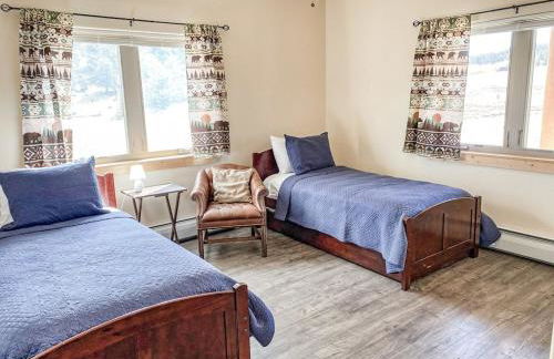 New! Beautiful, Spacious Modern Home on a Large Acreage - Peaks & Prairies Retreat - Foto 43