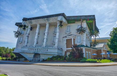 Swimming in the Smokies by American Patriot Getaways - Foto 2