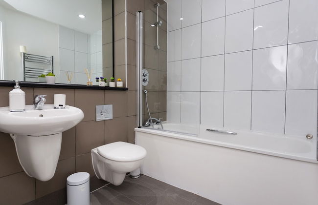 Live in Leeds Sky Penthouse - Photo 14