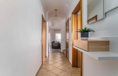 Bright 3-BR in Guia with Shared Pool by Lisbeyond - Foto 9