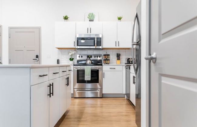 Brand New Suite in Kansas City - Photo 12