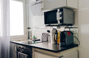 Neuwertiges Apartment mit schnellem WLAN, Netflix, Glasfaser, Kostenlose Privatparkplatz auch für Transporter geeignet R8 - Foto 2