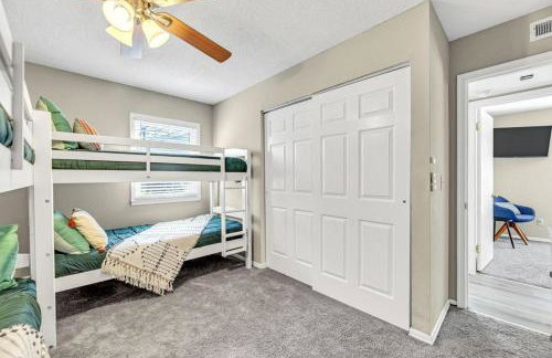 Greensboro Get-together, K Bed, Secret Playroom, central location - Foto 32