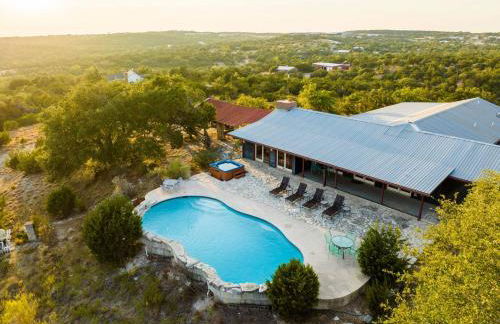 Legendary 3 Bedroom Estate with Pool & Hot Tub! - Foto 71