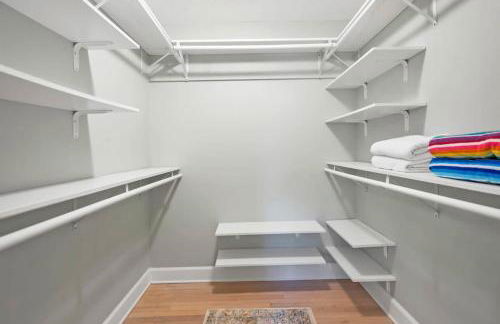 Onyx House King Size Beds Bikes Games Wine - Foto 32